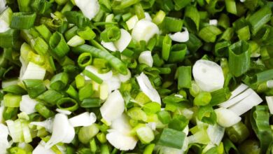 Which part of the green onion do you cut?